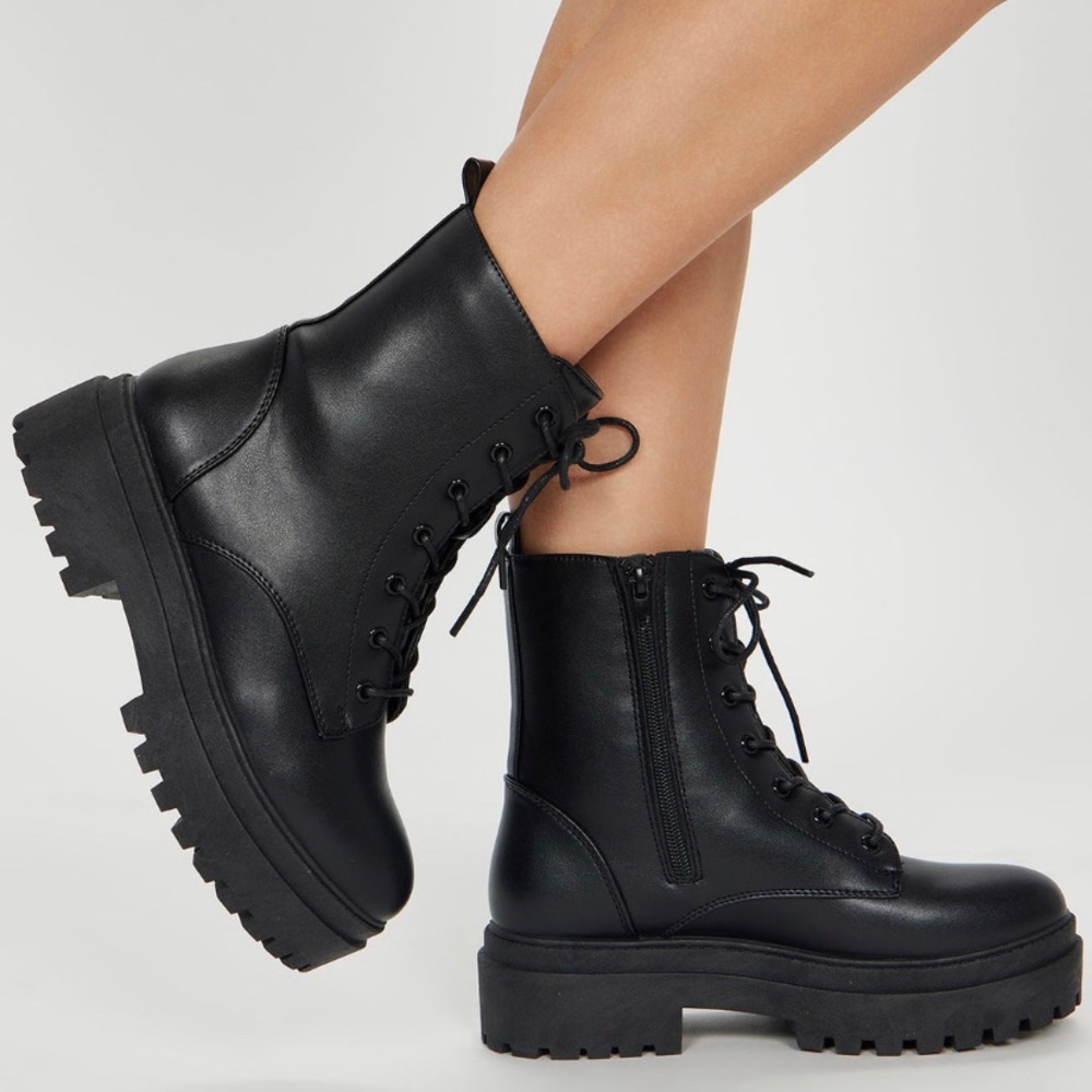 New. Combat boots